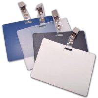 כרטיס פלסטיק שוכב עם נקב ואביזר הצמדה